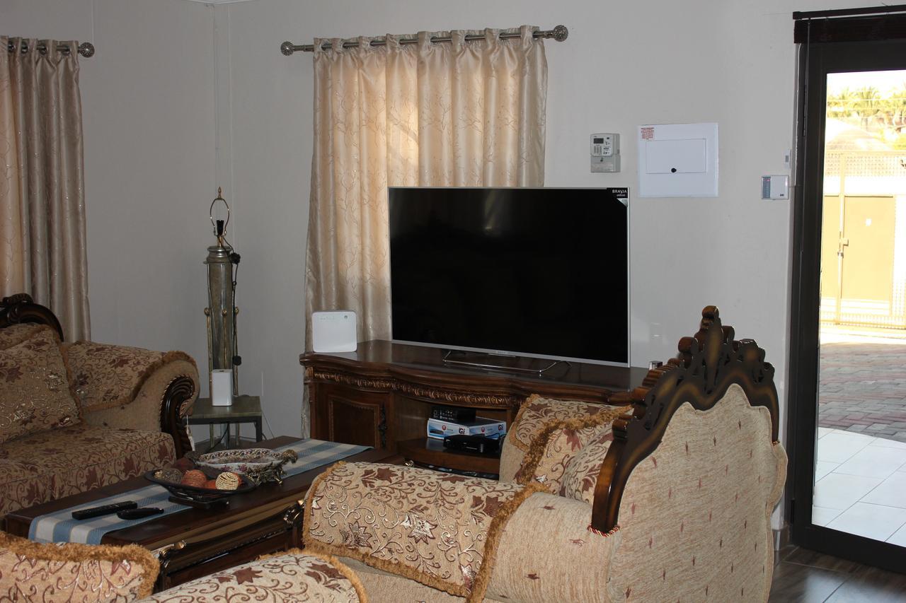 Coco Palm Bed&Breakfast Windhoek Exterior photo